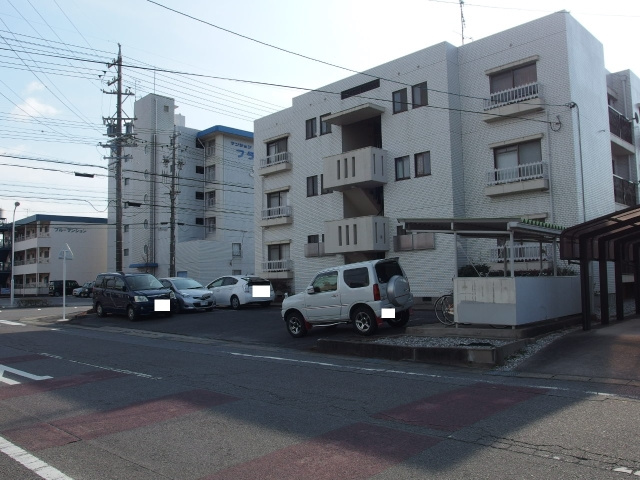 マンションニューフラワーの外観