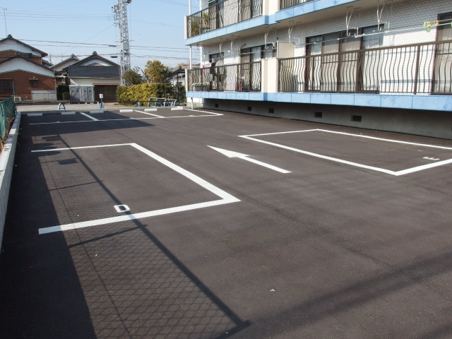 マンションニューフラワーの駐車場