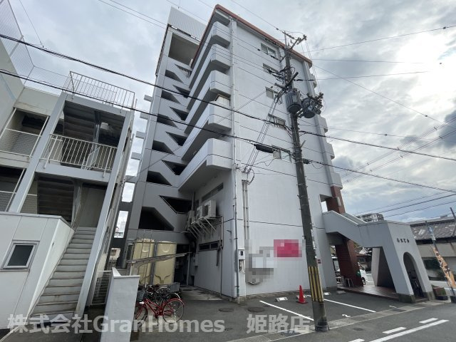 福沢ビルの外観