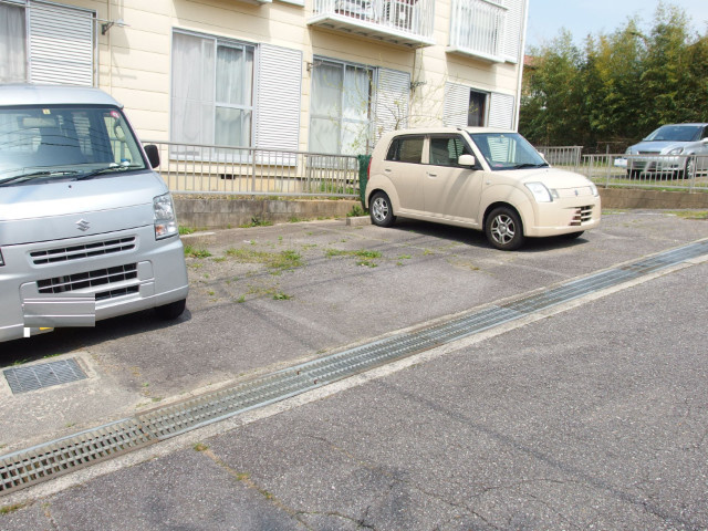 羽根ハイツの駐車場