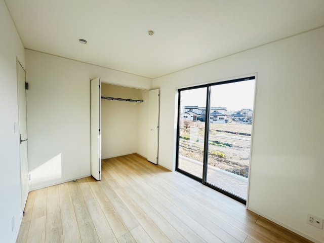 新築　高崎市箕郷町白川第2　クレイドルガーデン　１号棟の収納|現地写真　それぞれのお部屋に収納スペースがあるのでお片付け上手で室内もスッキリ♪
