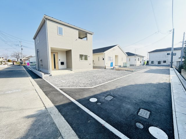 新築　高崎市箕郷町白川第2　クレイドルガーデン　１号棟の前面道路含む現地写真|現地写真　北側接道幅員約5.1ｍ