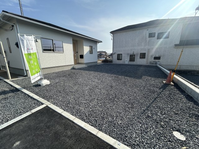 新築　高崎市箕郷町白川第2　クレイドルガーデン　１号棟の駐車場|現地写真　駐車スペースは並列2台分可能です！

