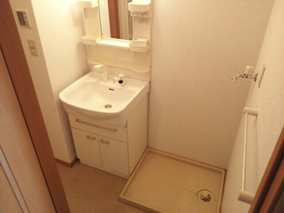 【洗面所】 | ソレアードＣ | 脱衣スペースもあります