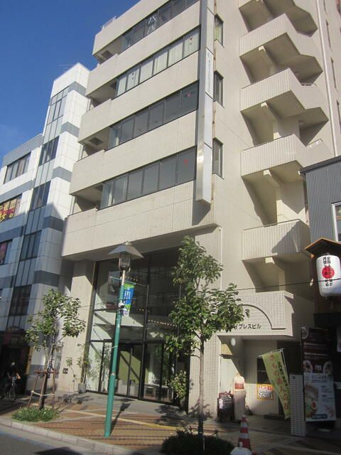 サイプレスビルの外観