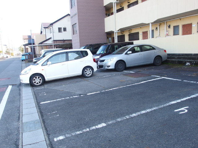 マンションシルフィードの駐車場