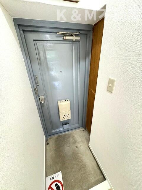 山口マンションの玄関|明るい玄関です