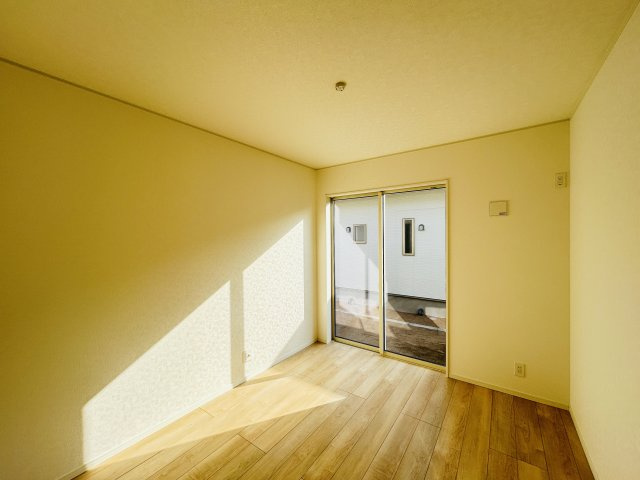 新築　高崎市箕郷町白川第2　クレイドルガーデン　2号棟の洋室|現地写真　洋室はお子様の遊び部屋としてもちょうどいいですね♪
