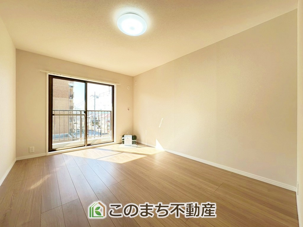 ダイアパレス自治医大3番館の洋室|一人ひとりの大切なプライベート空間。ゆとりある広さで、一人の時間をゆったりと過ごせる安らぐお部屋になるはずです。
