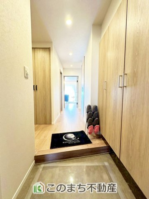 【玄関】 | ダイアパレス自治医大3番館 | 大きなシューズボックスを完備しております！玄関スペースを有効に活用できますね！
