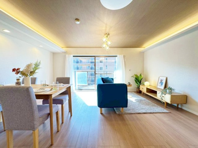 【居間・リビング】 | ダイアパレス自治医大3番館 | オープンでのびやかな空間を生み出す、こだわりの広がりとゆとり。家族と過ごす時間を大切にしたい方にぴったりの明るくゆとりある住空間です。
