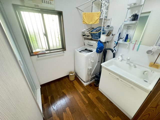 東金市関内　中古戸建の独立洗面台