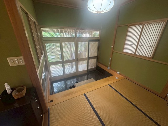 東金市関内　中古戸建の玄関