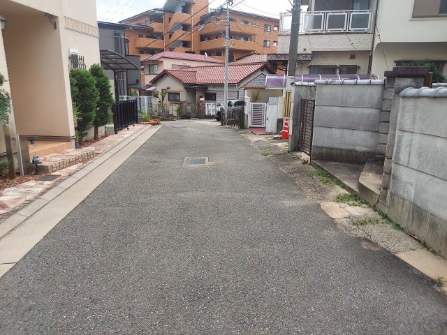 宝塚市南口2丁目土地の前面道路含む現地写真