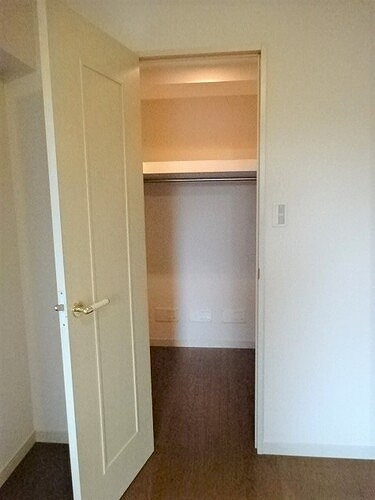 ライオンズステージ上野毛の収納|ウォークインクロゼット　※2023年2月撮影