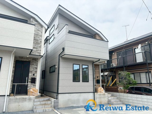 新築戸建　茅ヶ崎市高田4丁目の外観|スーパーやコンビニがほど近く買い物利便性の高い立地。他にも総合病院が近在し万が一にも備えられます。