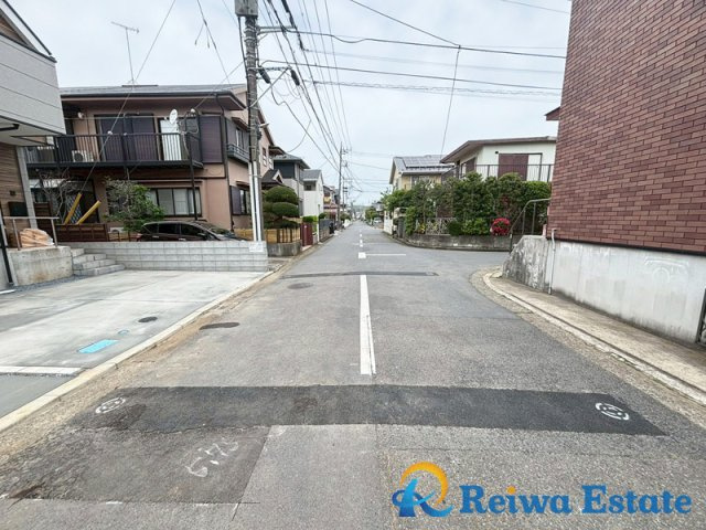 新築戸建　茅ヶ崎市高田4丁目の前面道路含む現地写真|周辺は戸建てを中心とした住宅街で子育て世帯にオススメです☆彡
