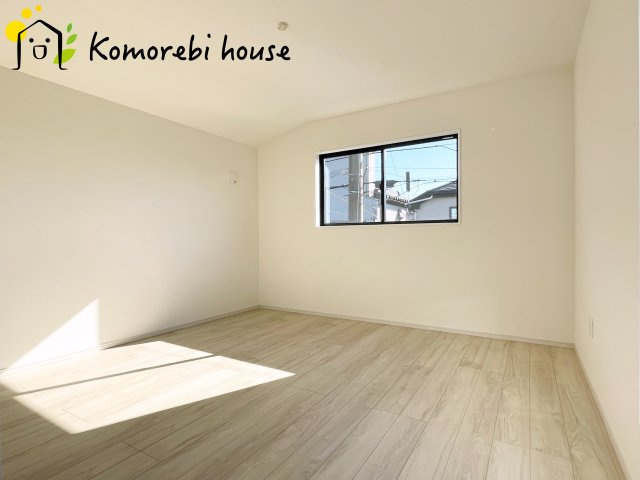 上尾市小泉　3期　新築一戸建て　クラフトピット　01の寝室|開放的な寝室です