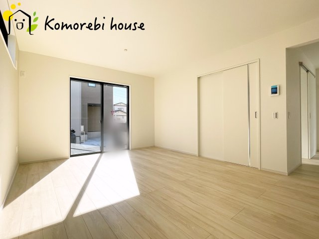 上尾市小泉　3期　新築一戸建て　クラフトピット　01の居間・リビング|使いやすいリビングです