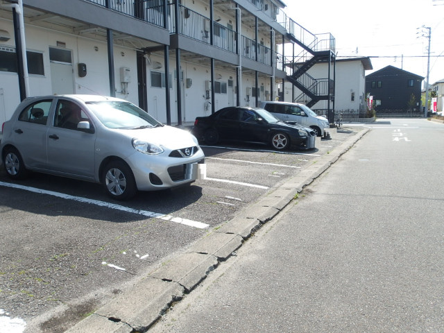 メゾンヌヴェール美合Aの駐車場