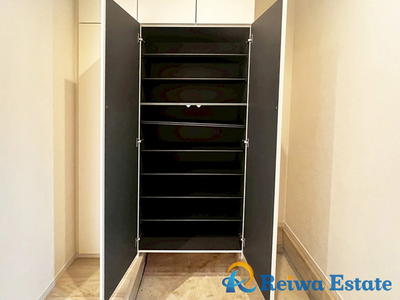 新築戸建　茅ヶ崎市高田4丁目の収納|たっぷりの靴を収納できるシューズボックス！これで玄関はいつでもスッキリです！