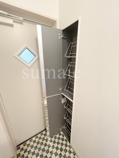 コーポアリカワの玄関|シューズボックスです♪