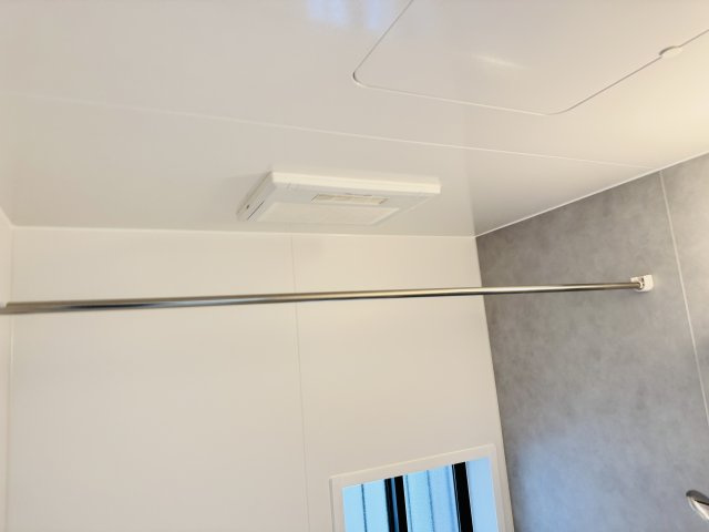 松戸市松飛台新築戸建【松飛台第二小学校：2分】の冷暖房・空調設備|雨の日も安心の浴室乾燥機つき