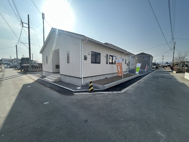 新築　高崎市箕郷町白川第2　クレイドルガーデン　6号棟の前面道路含む現地写真|現地写真　北側接道幅員約5.1ｍ　東側接道幅員約4ｍ
