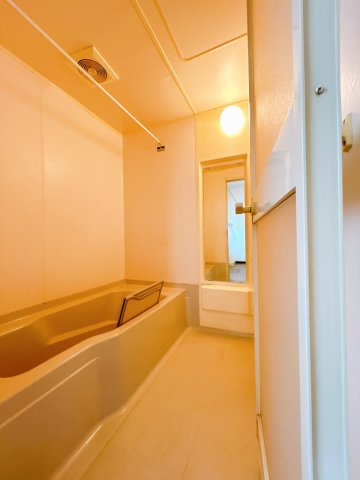 網走市北3条東1丁目中古住宅の浴室