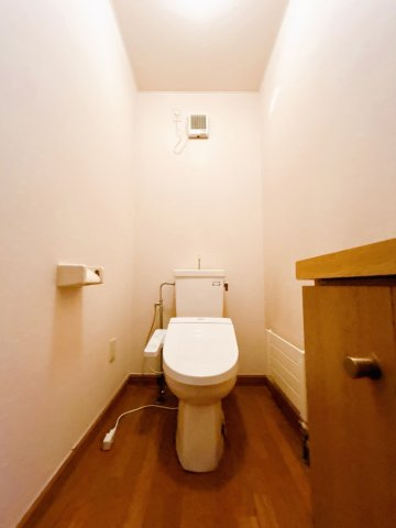 網走市北3条東1丁目戸建のトイレ