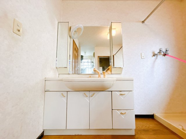 網走市北3条東1丁目戸建の独立洗面台