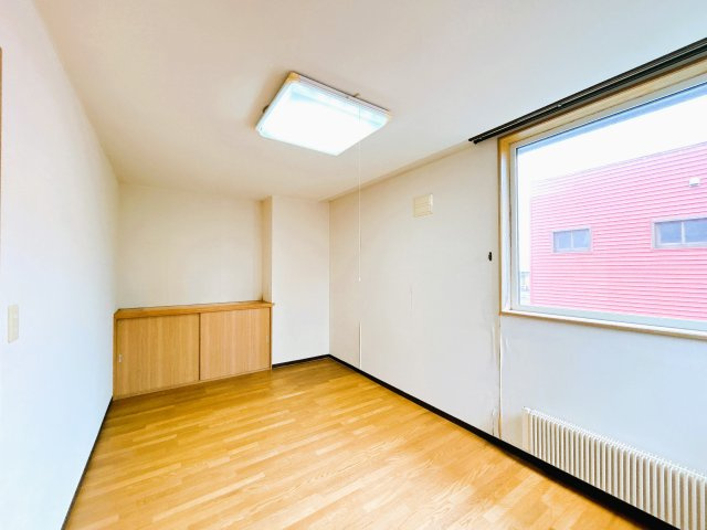 網走市北3条東1丁目中古住宅の洋室