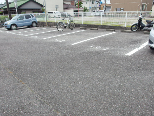 プレイソ大平の駐車場