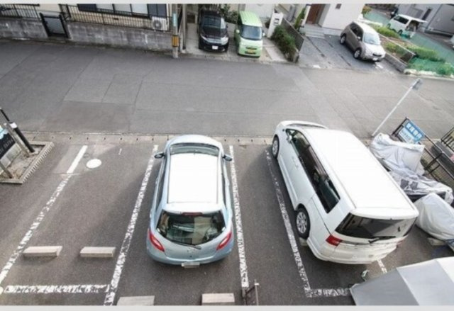 CASA LINDAの駐車場