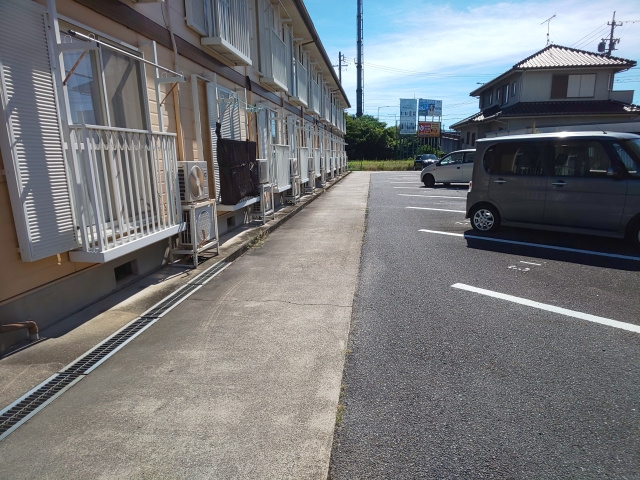セゾンヴェルデの駐車場