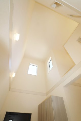 郡山市静町4期　　　　1号棟　　大成小学校、郡山第７中学区の内装|玄関上部　吹抜け♪