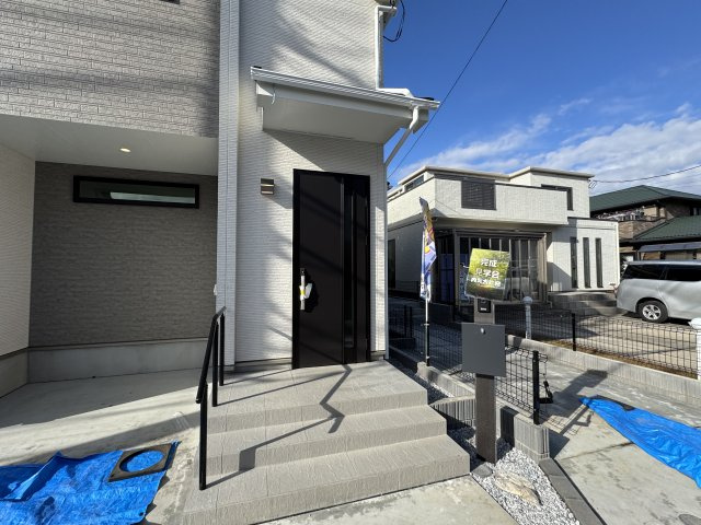 松戸市松飛台新築戸建【松飛台第二小学校：2分】のエントランス|エントランス・玄関ポーチ