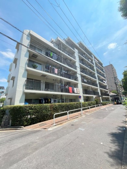 コスモ町屋の外観|ご希望物件のご提案から現地へのご案内、ご契約まで、業務に精通したスタッフがきめ細かく対応いたします。