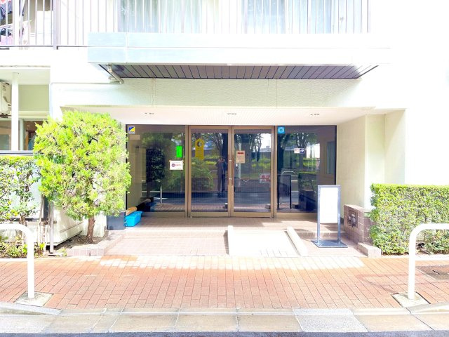 コスモ町屋のエントランス