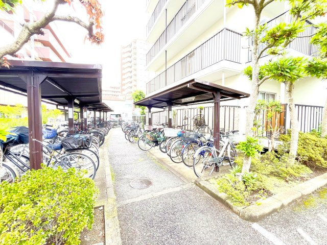 コスモ町屋の駐輪場