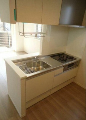 【キッチン】 | KOTI東高円寺 | グリル付きの3口ガスのシステムキッチン。
