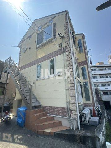横浜市鶴見区下末吉２丁目のアパートの外観