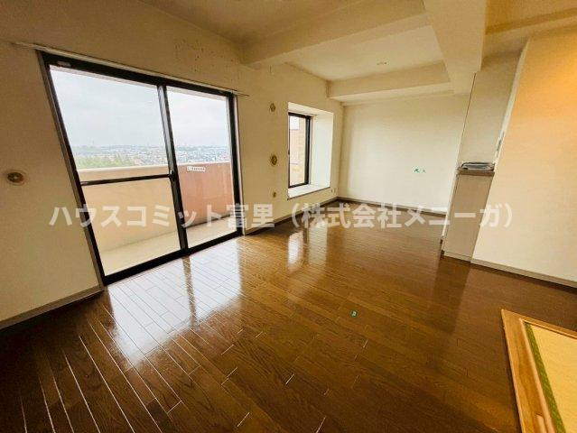 ライオンズガーデンシティ成田の居間・リビング