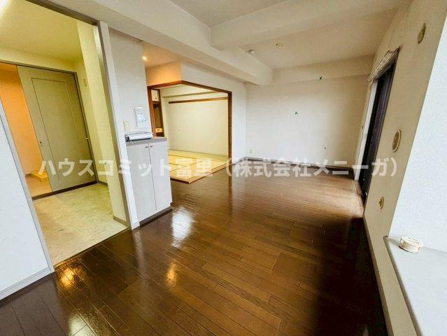 ライオンズガーデンシティ成田の居間・リビング