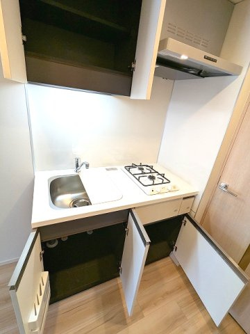 LEFOND PROGRES田原町の設備|ガス2口システムキッチン、ワイドシンクで料理しやすいです