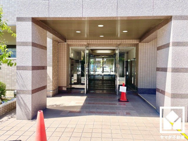 サーパス宇治木幡のエントランス