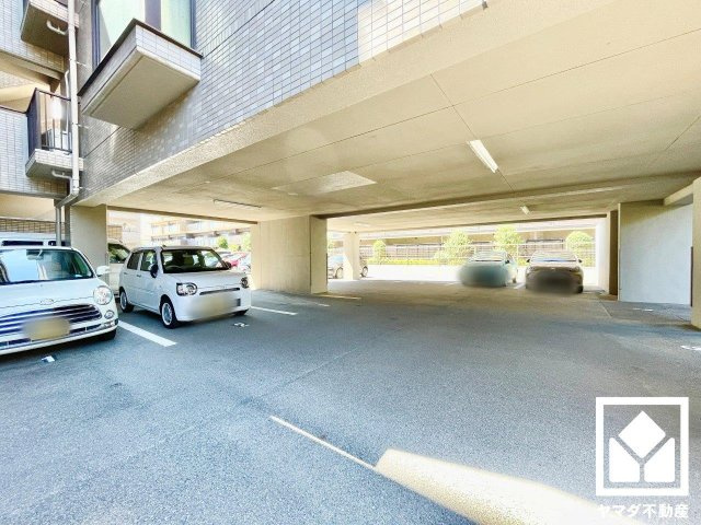 サーパス宇治木幡の駐車場