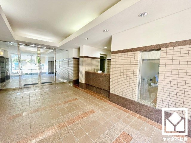 サーパス宇治木幡のエントランス