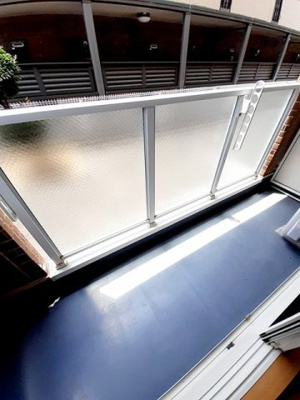 【バルコニー】 | プラティークレーブⅢ | 外からの目が気にならないバルコニーで洗濯物が干せます