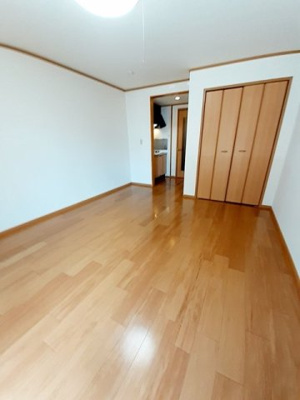 【内装】 | プラティークレーブⅢ | 明るい色調の室内です